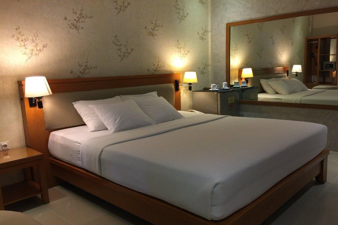 Febri's & Hotel